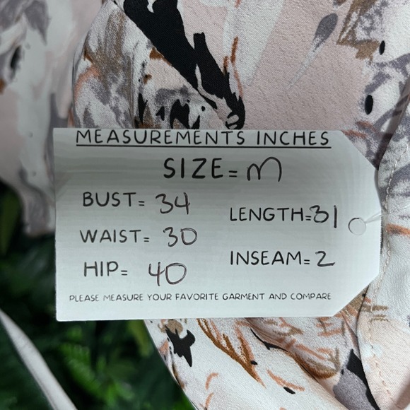 Lulus Jumpsuit Medium Pink Floral Ruffle V-Neck Sleeveless Shorts Romper  3688 - Picture 8 of 8